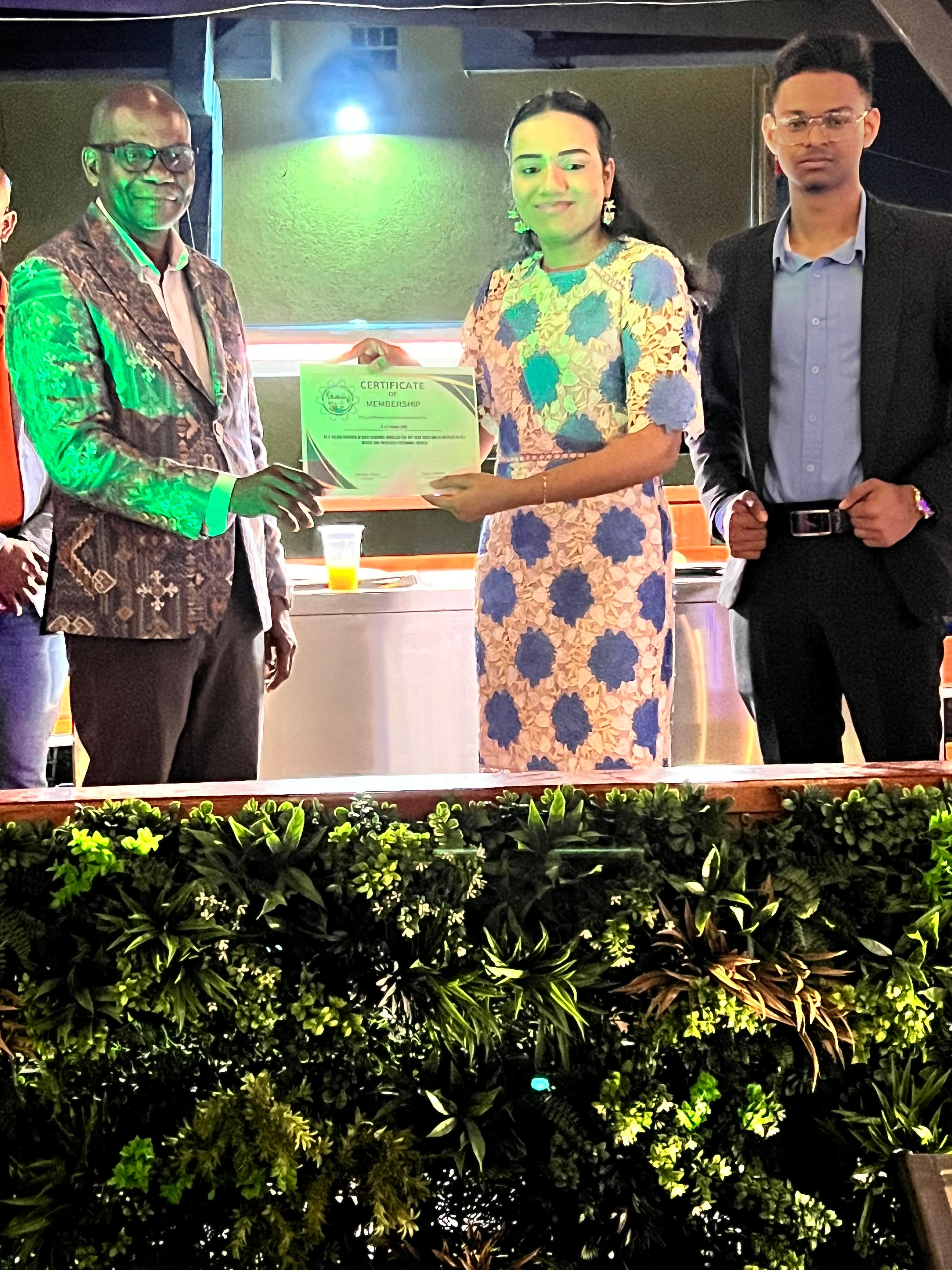 Awarding Membership Certificate to N&S Algoo Licensed Customs Brokerage Services Inc.